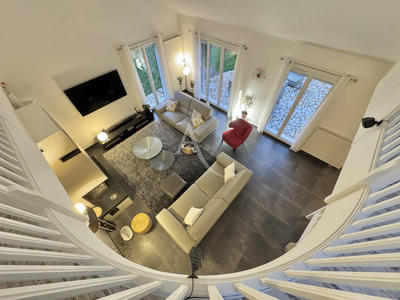 Maison - 213 m² - 9 pièces