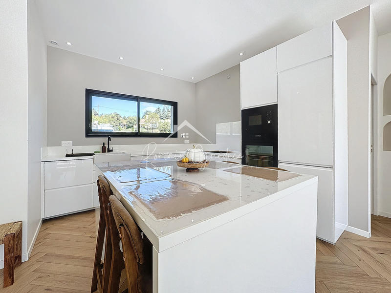 Maison - 99 m² - 4 pièces