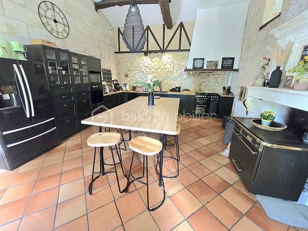 Demeure - 379 m² - 10 pièces