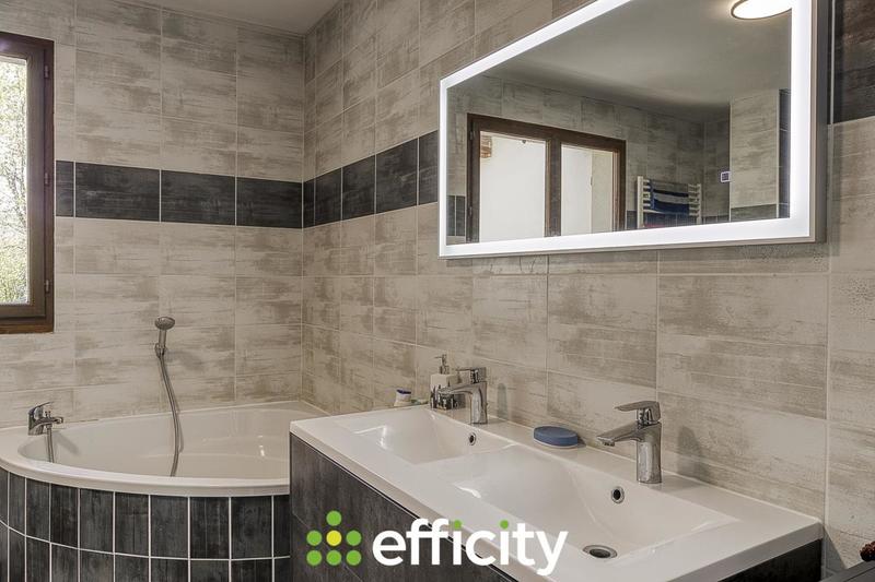 Maison - 215 m² - 7 pièces