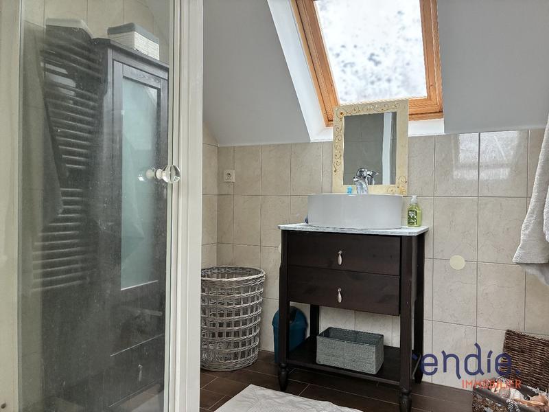 Maison - 230 m² - 8 pièces