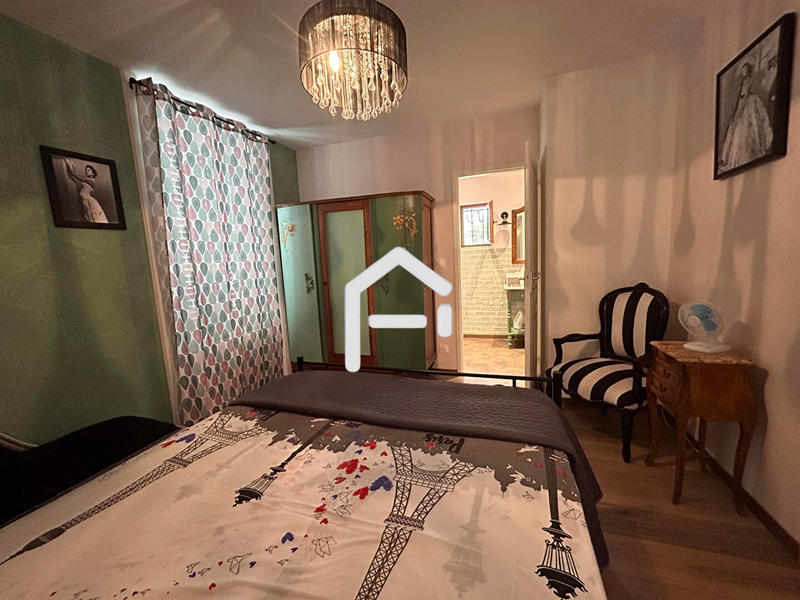 Maison - 260 m² - 10 pièces