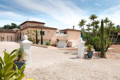 Maison - 256 m² - 8 pièces