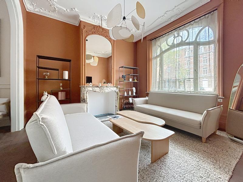 Maison - 252 m² - 9 pièces