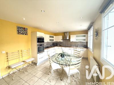 Maison - 205 m² - 6 pièces