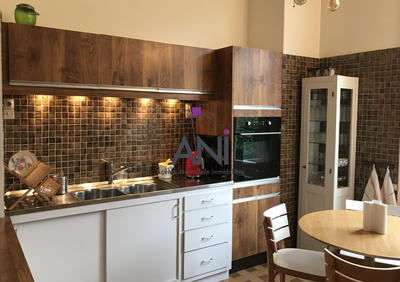 Maison - 303 m² - 12 pièces