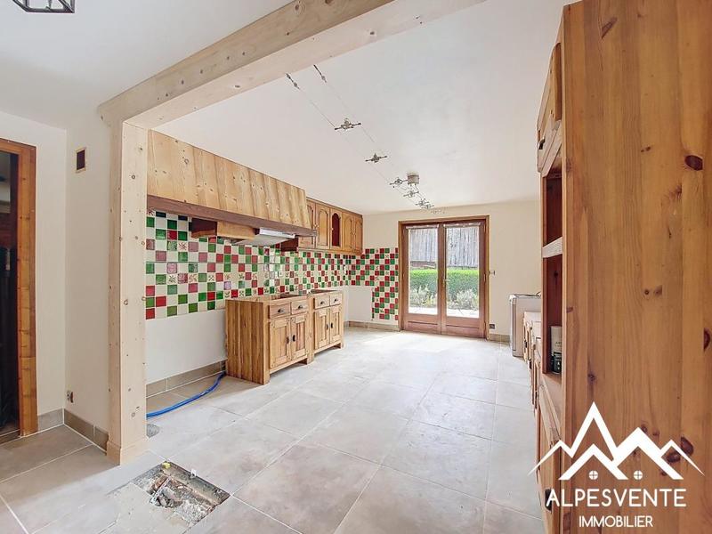 Maison - 249 m² - 9 pièces