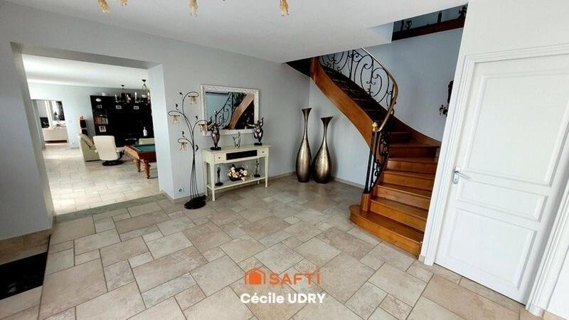 Maison - 415 m² - 12 pièces