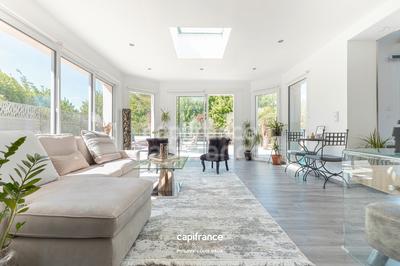 Maison - 260 m² - 8 pièces