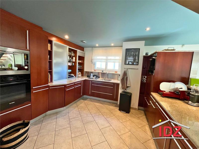 Villa - 318 m² - 9 pièces