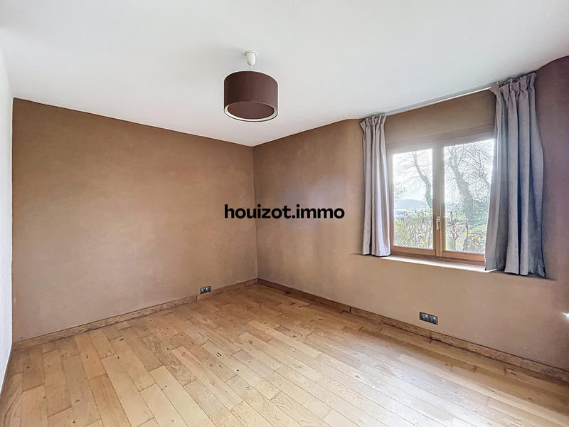 Maison - 233 m² - 6 pièces