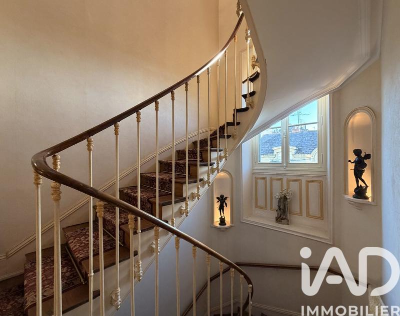 Maison - 246 m² - 6 pièces