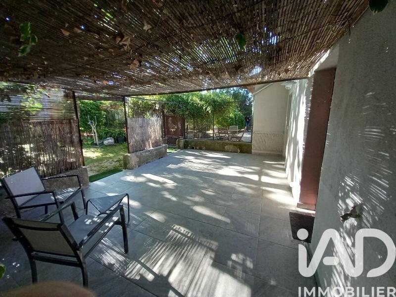 Maison - 660 m² - 21 pièces