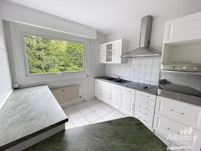 Appartement - 93 m² - 5 pièces