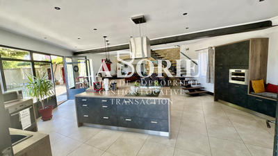 Maison - 250 m² - 5 pièces