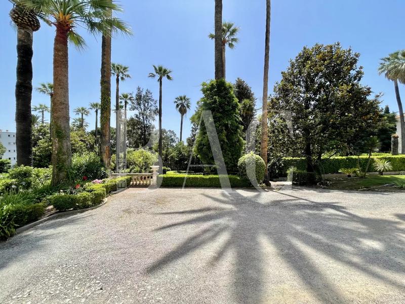 Appartement - 230 m² - 6 pièces