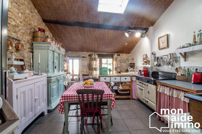 Maison - 240 m² - 15 pièces