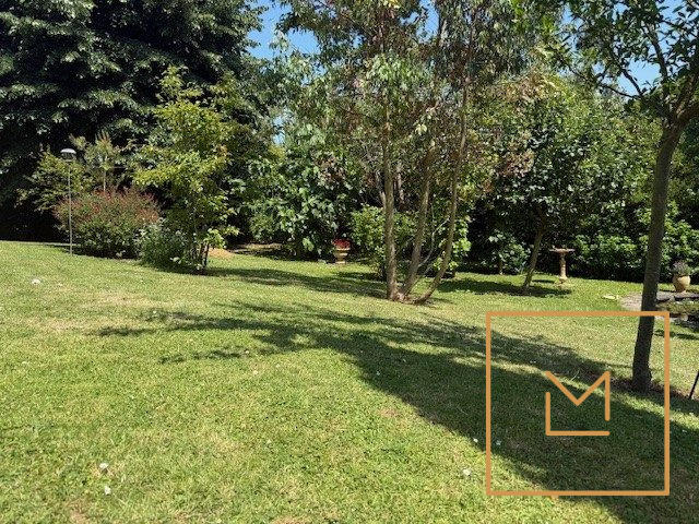 Maison traditionnelle - 270 m² - 8 pièces