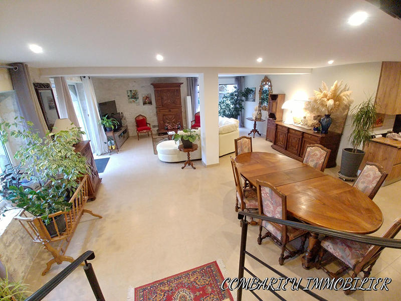Maison - 240 m² - 7 pièces