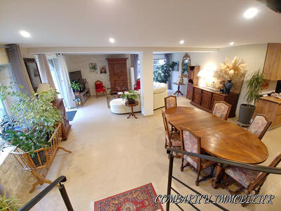 Maison - 240 m² - 7 pièces