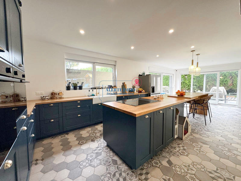 Maison - 316 m² - 10 pièces