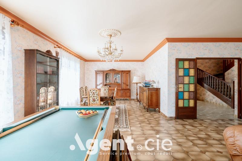 Maison - 240 m² - 7 pièces