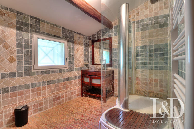 Mas - 202 m² - 9 pièces