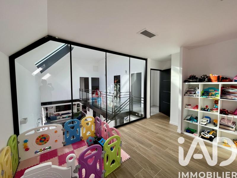 Maison - 249 m² - 9 pièces