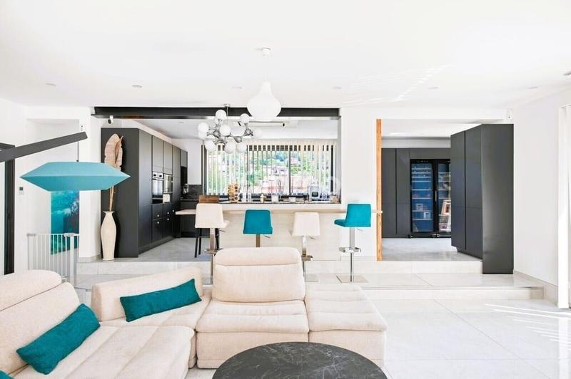 Maison - 270 m² - 6 pièces