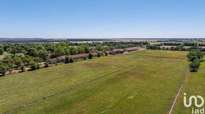 Maison - 4 000 m² - 15 pièces