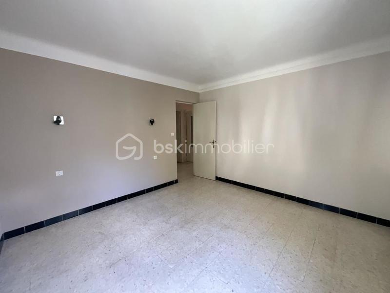 Maison - 180 m² - 8 pièces