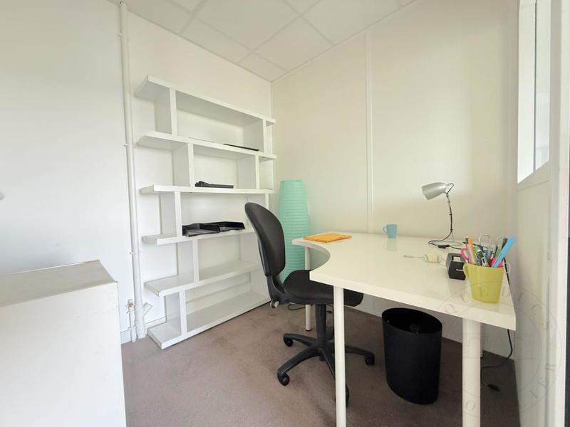 Bureau - 68 m² - 7 pièces