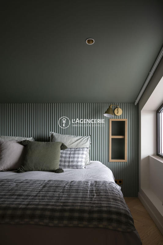 Maison - 300 m² - 8 pièces