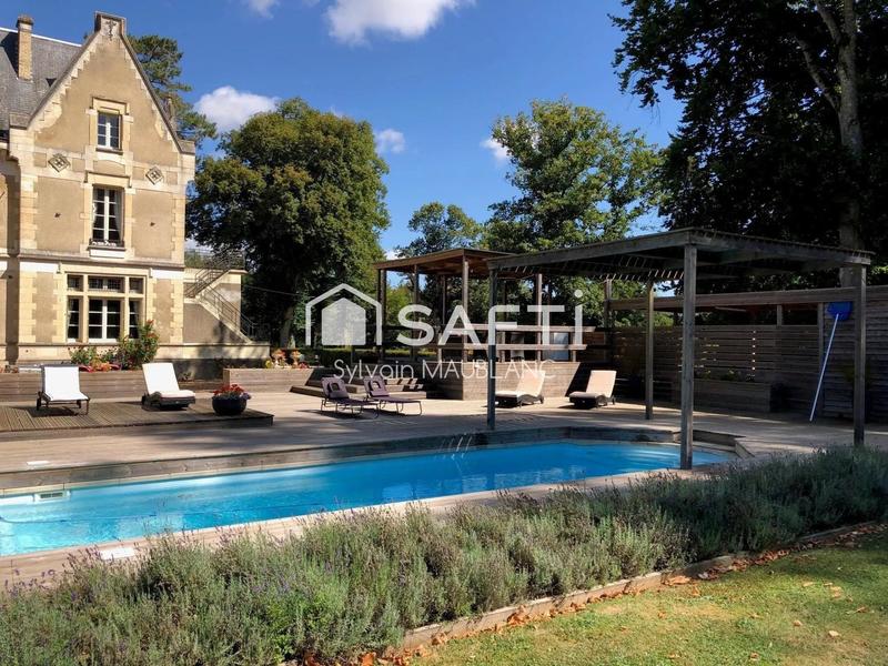 Maison - 838 m² - 20 pièces