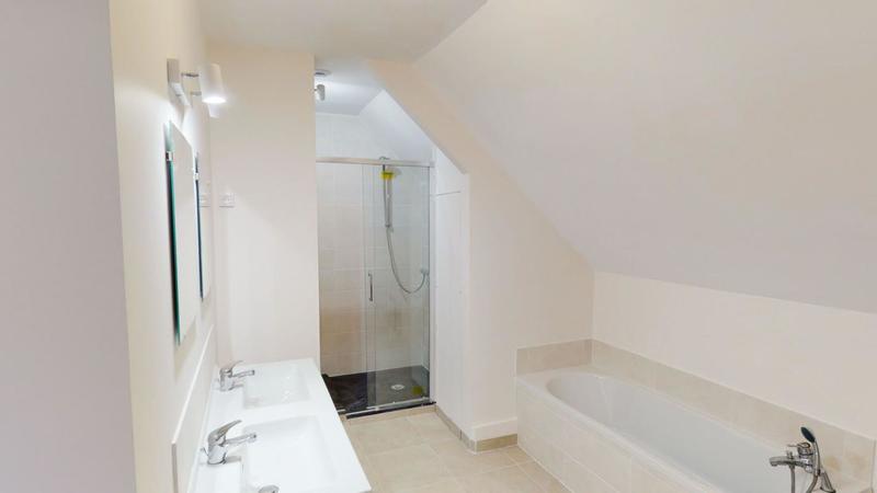 Maison - 212 m² - 9 pièces