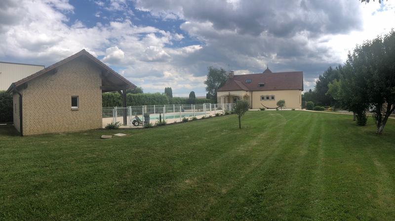 Maison traditionnelle - 180 m² - 8 pièces