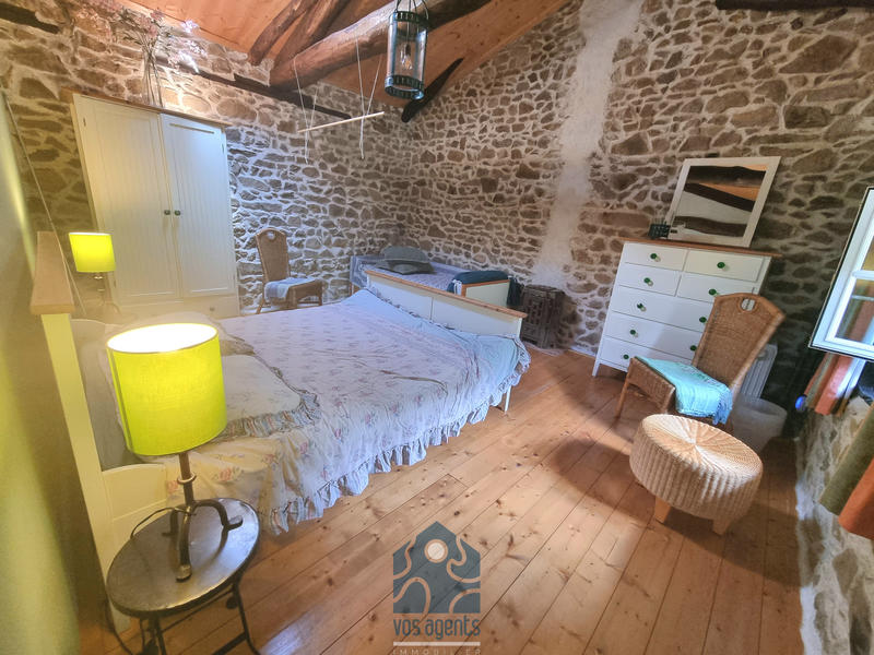 Propriété - 250 m² - 8 pièces