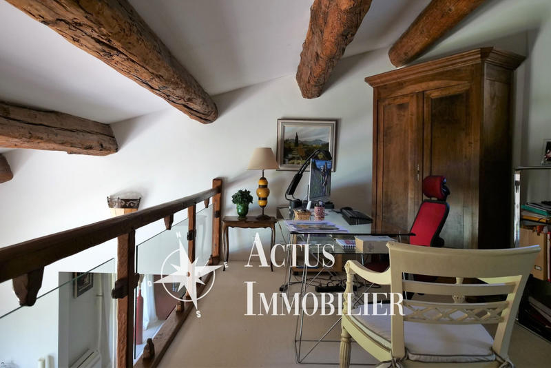 Maison - 210 m² - 7 pièces