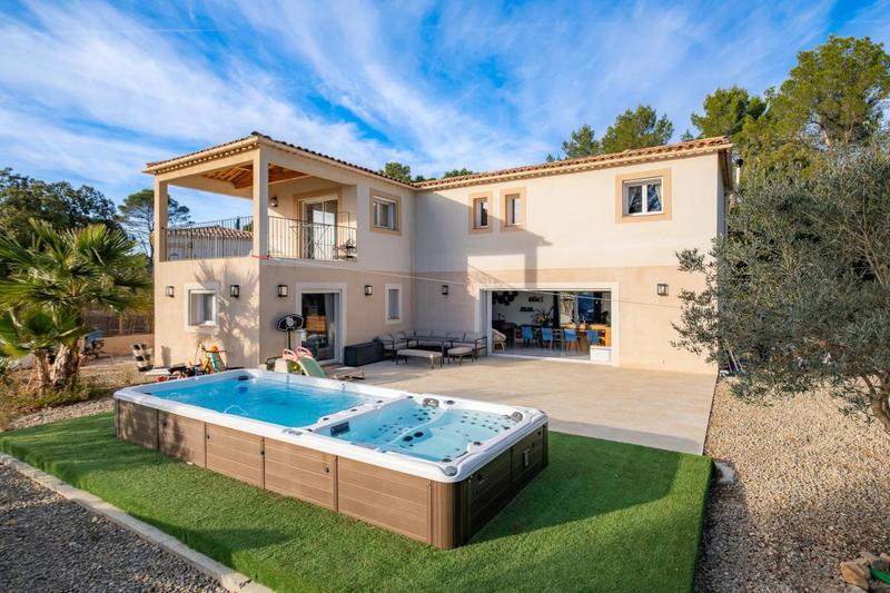 Maison - 187 m² - 7 pièces