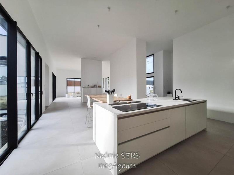 Maison - 220 m² - 7 pièces