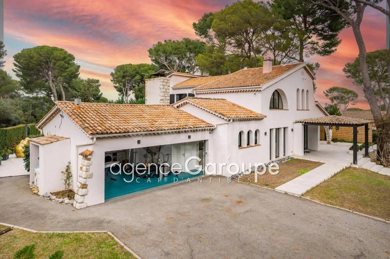 Villa - 208 m² - 5 pièces