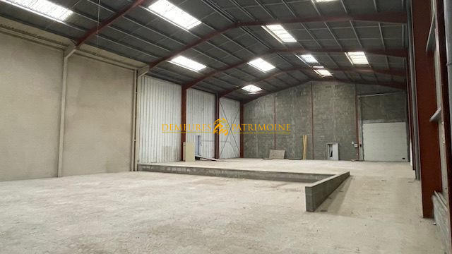 Local commercial - 1 080 m²