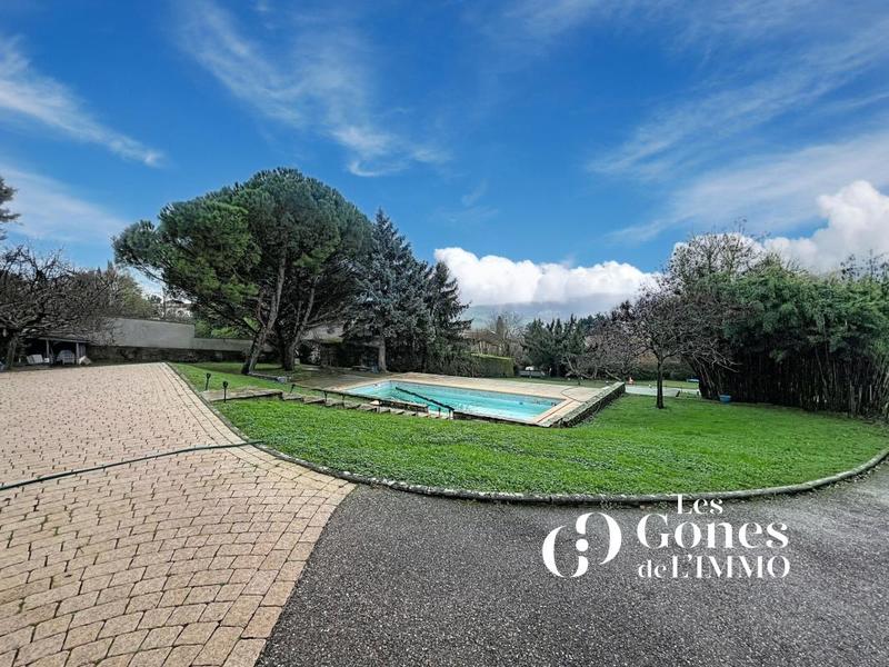 Appartement - 186 m² - 5 pièces