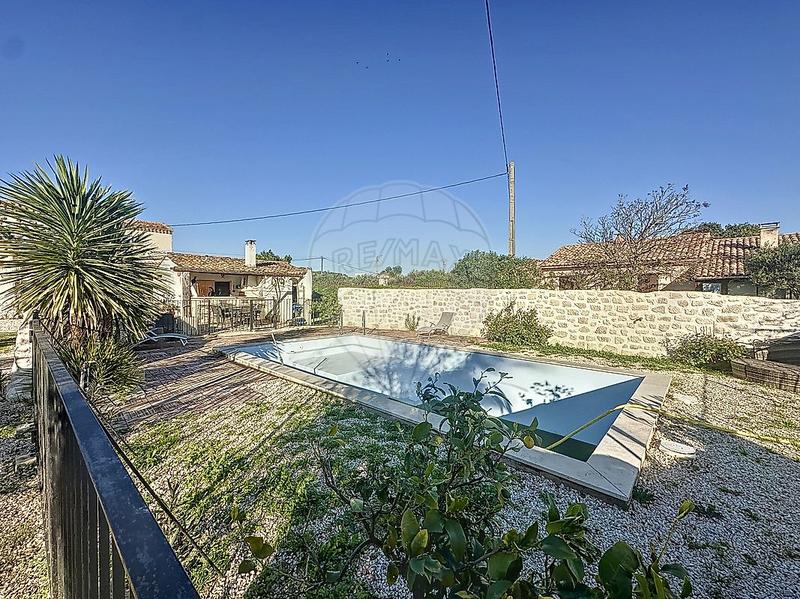 Mas - 300 m² - 12 pièces