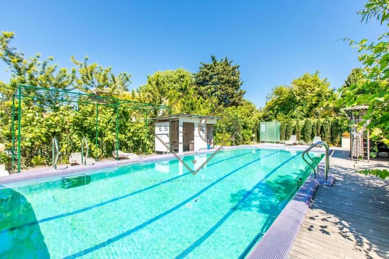 Villa - 247 m² - 6 pièces