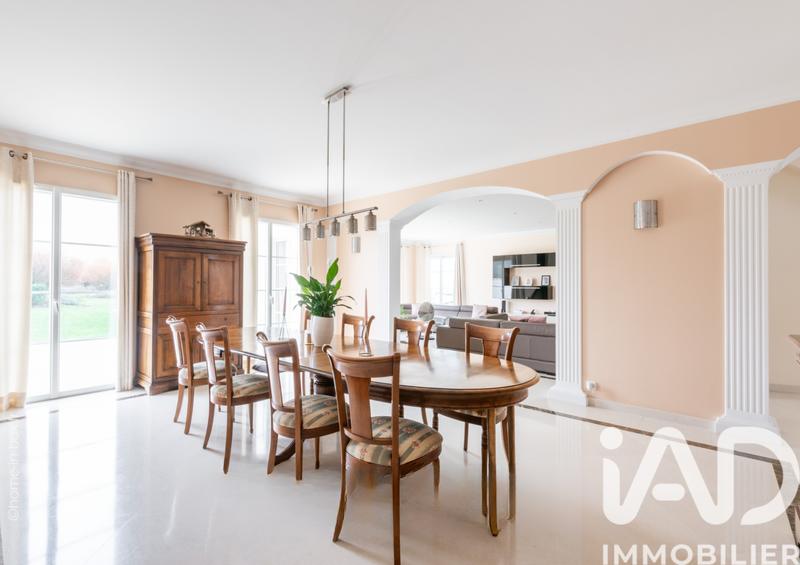 Maison - 740 m² - 15 pièces