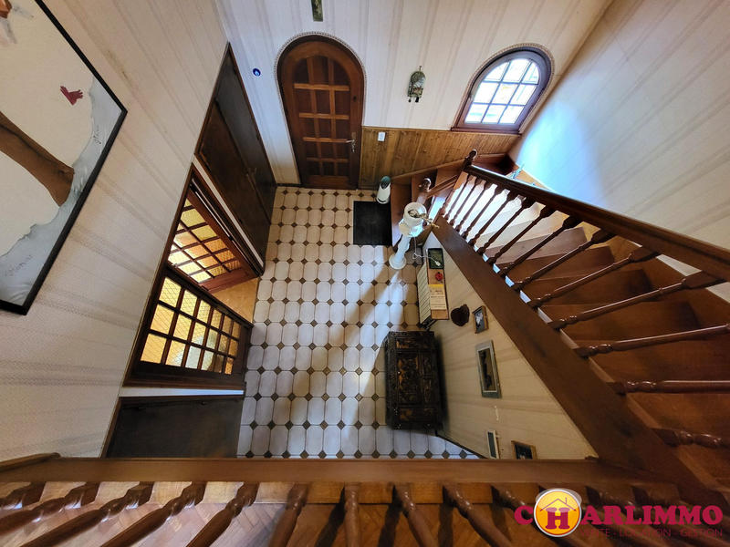 Maison traditionnelle - 181 m² - 6 pièces