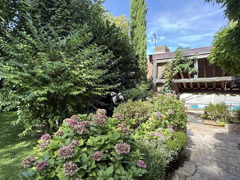 Maison ancienne - 251 m² - 7 pièces