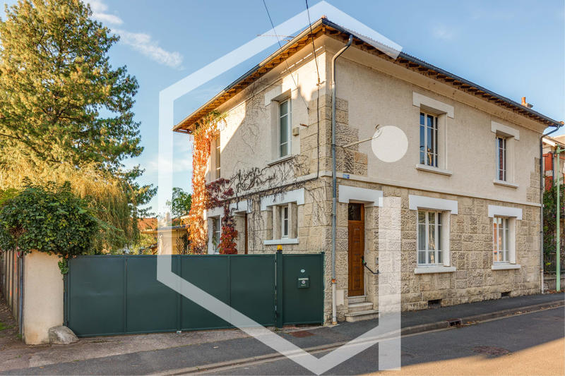 Maison - 200 m² - 7 pièces