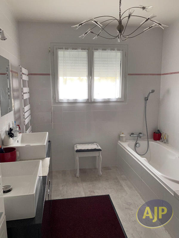 Maison - 114 m² - 6 pièces